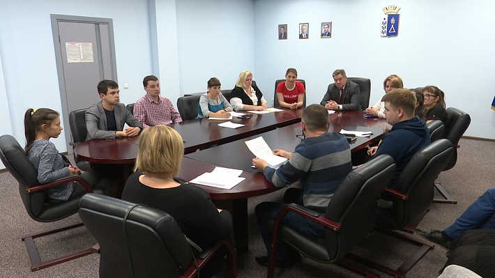 Представители Молодежного совета поселка Уренгой встретились с Главой поселка О.В. Якимовым
